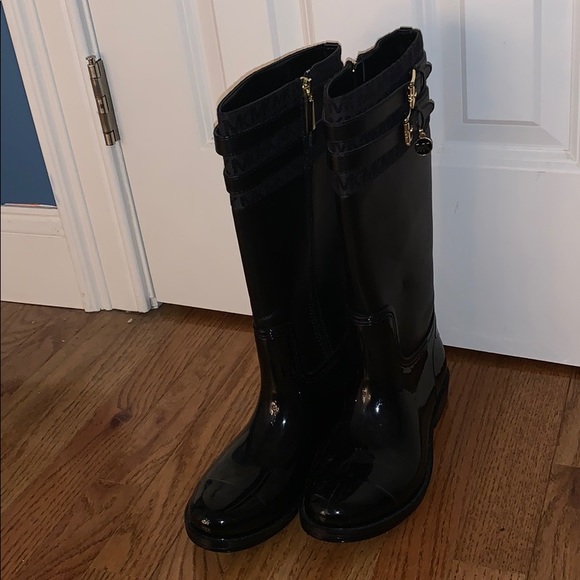 Michael Khors boots! - Picture 2 of 3